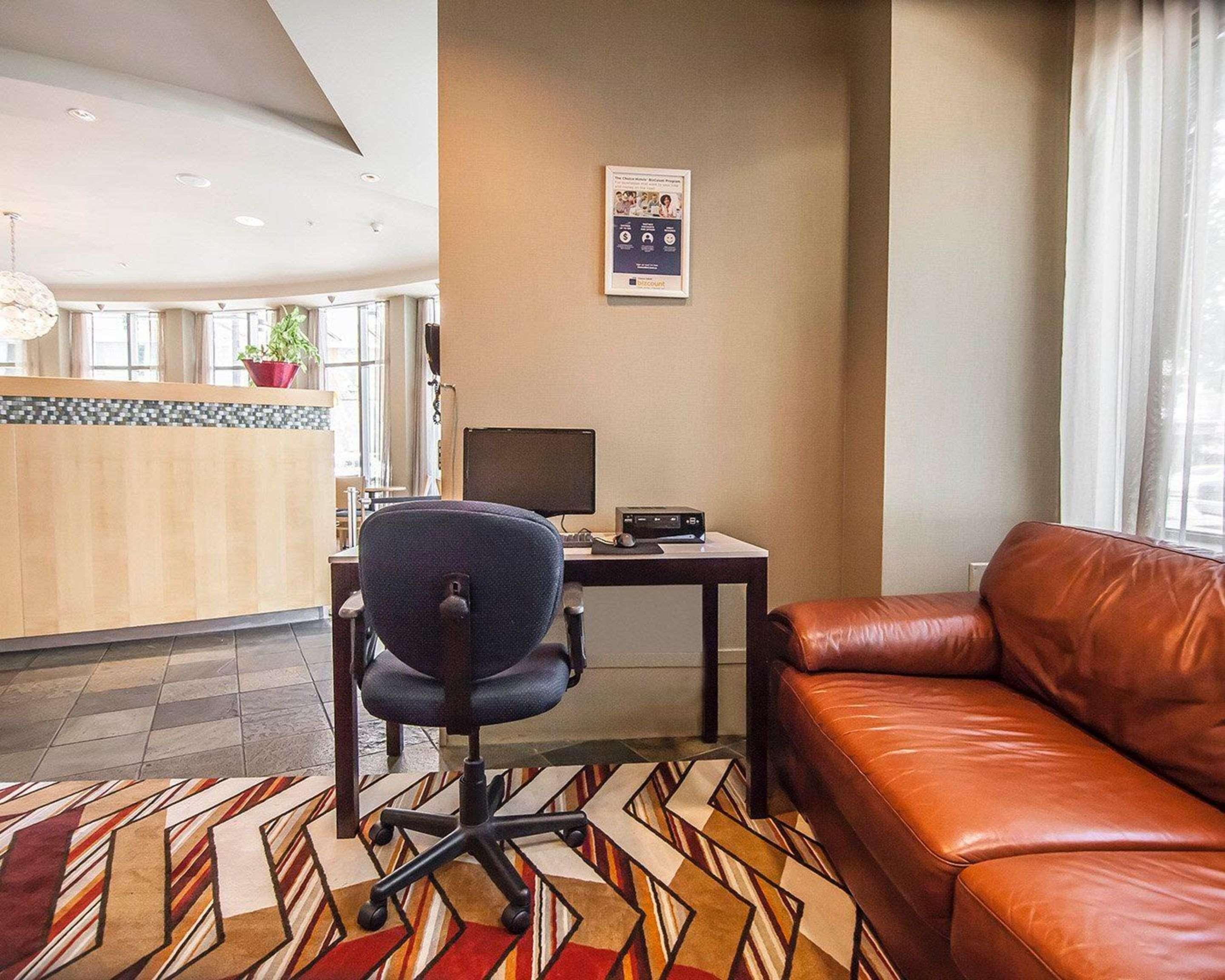 Hotel Quality Airport South 3*
