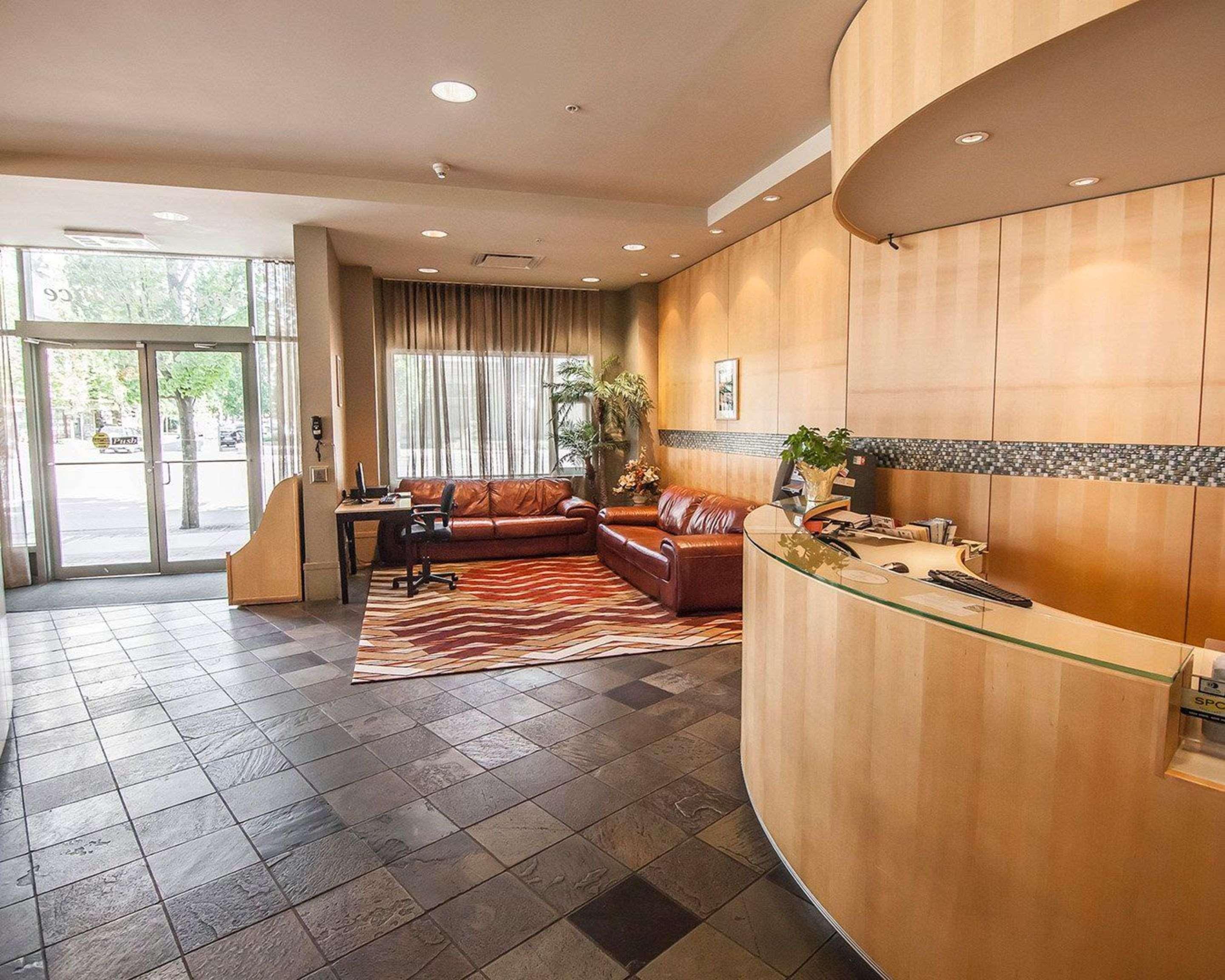 Quality Airport South Hotel 3*