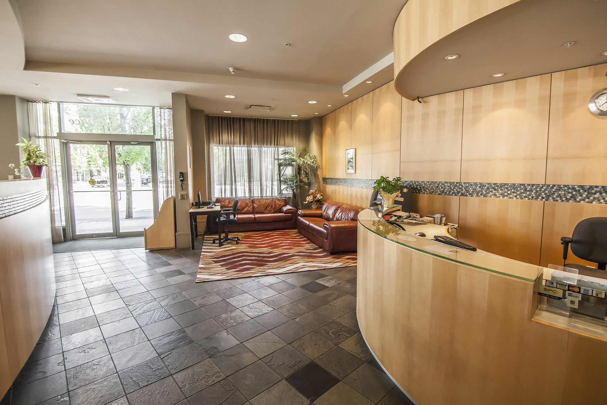 Hotel Quality Airport South 3*